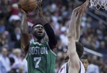 Wyniki NBA: Odwołany mecz w Houston, szalona końcówka w Bostonie, 12 meczów!