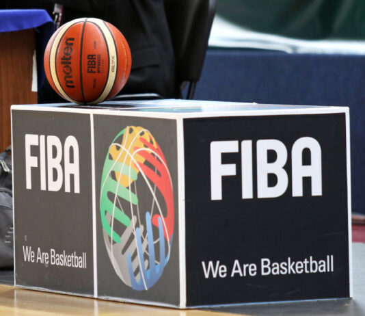 Zmiany w przepisach gry w koszykówkę – kiedy kroki i faul niesportowy?