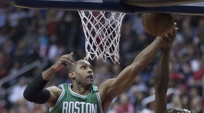 Wyniki NBA: Wielki mecz w Bostonie! Blamaż Cavaliers, 44 punkty Hardena i świetny PG13