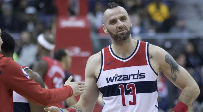 NBA: Koledzy Gortata gonili go z nożyczkami