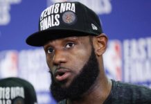 NBA: LeBron grał z kontuzjowaną ręką