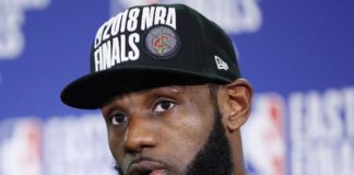NBA: LeBron grał z kontuzjowaną ręką