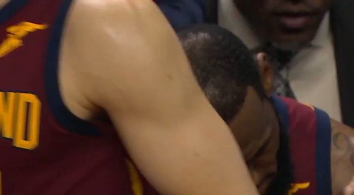 NBA: Lebron znudzony na ławce w trakcie meczu?