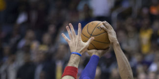 NBA: Kobe radzi Simmonsowi na temat rzutu