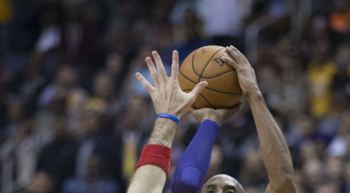 NBA: Kobe radzi Simmonsowi na temat rzutu