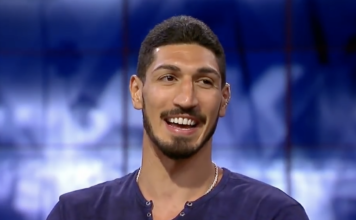 NBA: Kanter z pasem WWE?