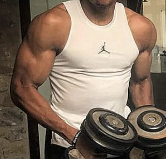 Który gracz NBA był szczupakiem, a teraz tak przypakował?