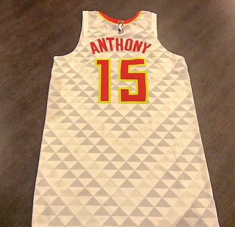 NBA: Unikatowa koszulka Anthony’ego. LeBron żartuje z Melo