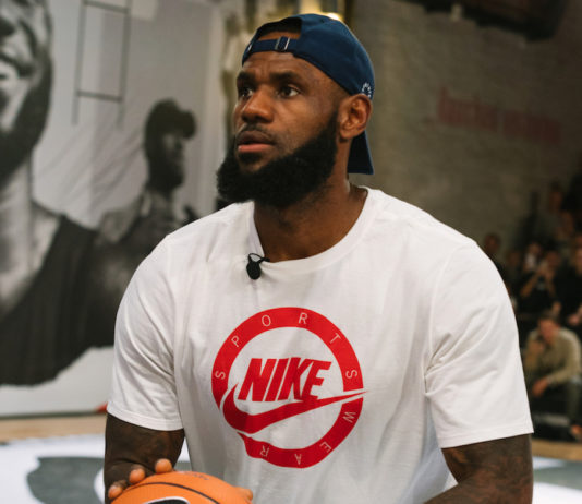 NBA: Komisarz chciał powstrzymać LeBrona