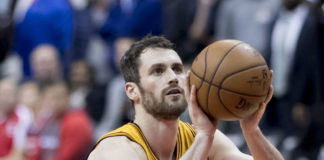 NBA: Cavs uwolnili się od J.R. Smitha, co zrobią z Lovem?