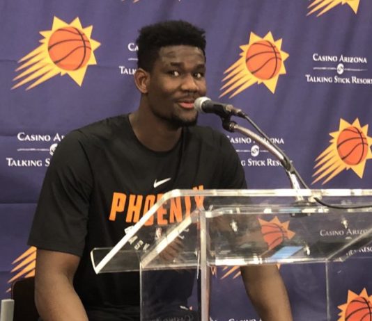 NBA: Deandre Ayton jedną nogą poza Phoenix? Chętnych nie brakuje