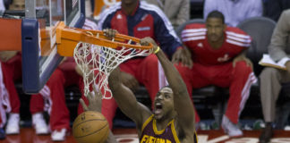 NBA: Lakers szukają centra. Mają na oku dwóch zawodników