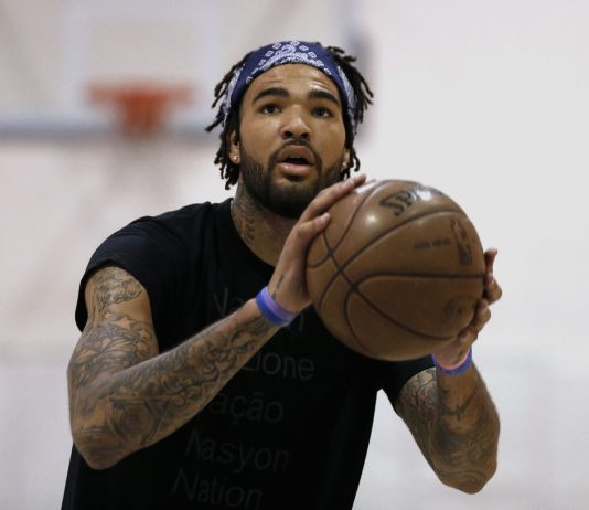 NBA: Mavericks tracą podkoszowego i uzupełniają obwód