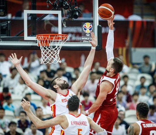 MŚ: Waleczni Biało-Czerwoni, Hiszpanie w półfinale