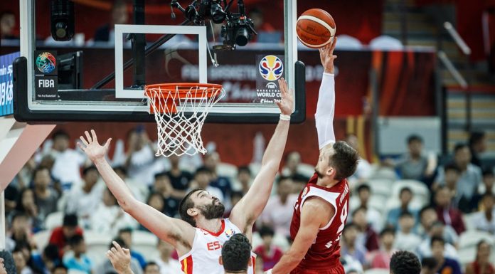 MŚ: Waleczni Biało-Czerwoni, Hiszpanie w półfinale