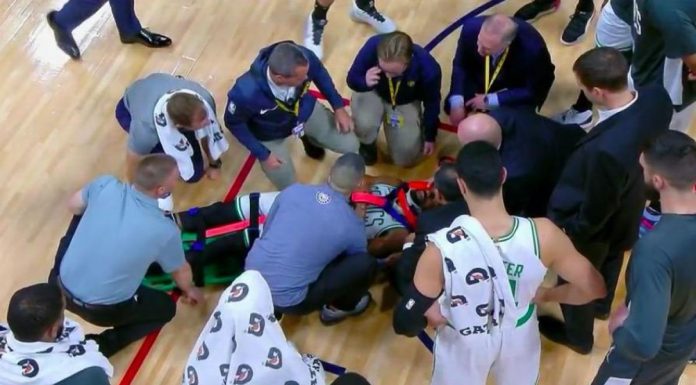 NBA: Kemba Walker zniesiony na noszach