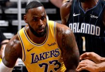 Wyniki NBA: Triple-double LeBrona i 55 punktów Hardena! Leonard zagrał w Toronto