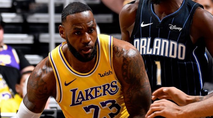 Wyniki NBA: Triple-double LeBrona i 55 punktów Hardena! Leonard zagrał w Toronto