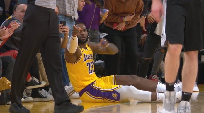 NBA: Showtime LeBrona w czwartej kwarcie!