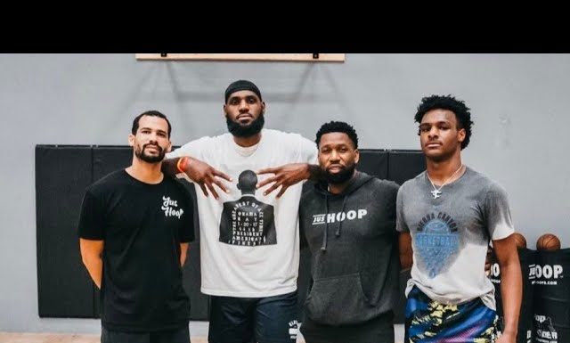 NBA: Co musi się stać, aby LeBron zagrał ze swoim synem w NBA?