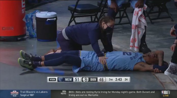 NBA: Ja Morant opuszczał parkiet na wózku