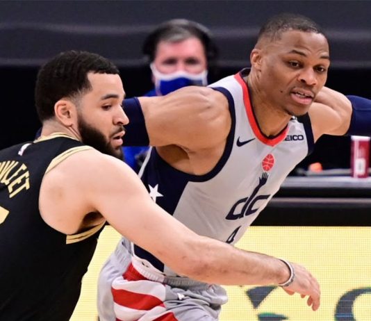 Wyniki NBA: 45 punktów Irvinga, 44 Siakama, Westbrook nie przestaje zadziwiać, Clippers rozbili Lakers