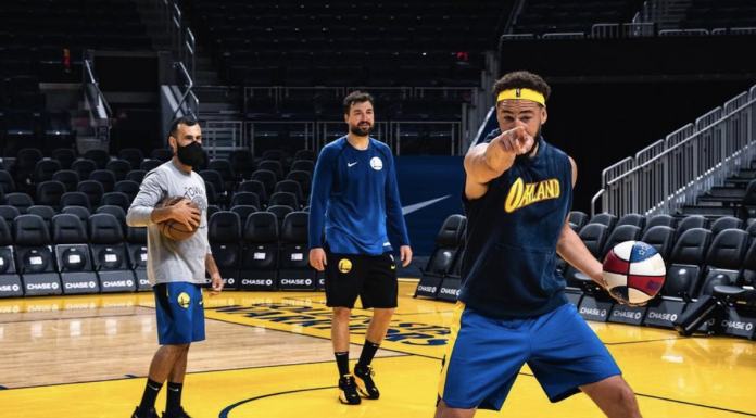 NBA: Optymistyczne zdjęcia z hali Warriors. Klay Thompson znów trenuje!