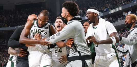 Wyniki NBA: Middleton vs Booker! Kluczowa strata CP3, co za blok Giannisa!