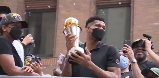 NBA: Zobacz, jak Bucks świętowali mistrzostwo ze swoim miastem