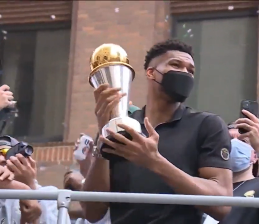 NBA: Zobacz, jak Bucks świętowali mistrzostwo ze swoim miastem