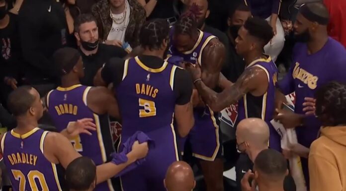 NBA: Przepychanka na ławce Lakers. Davis chwycił Howarda!