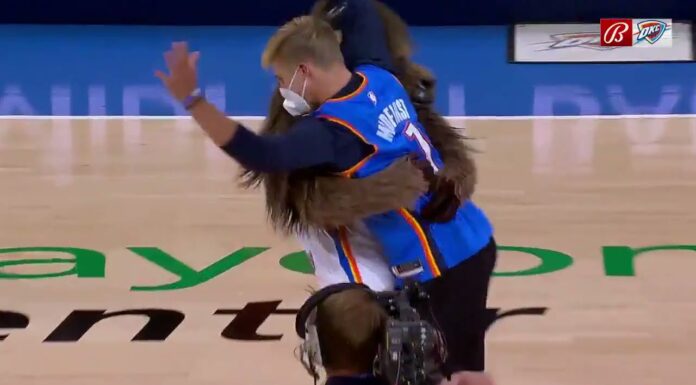 NBA: Kibic Thunder trafił z połowy boiska i wygrał 20 tysięcy dolarów!