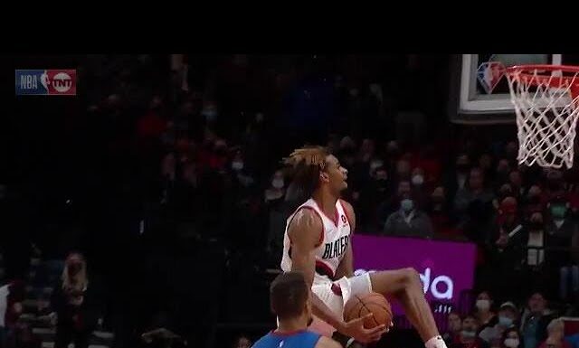 NBA: Drugi w historii wsad pod nogą w meczu NBA!