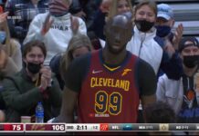 NBA: Trzy zbiórki w ataku z rzędu? Kibice Cavs kochają swojego olbrzyma