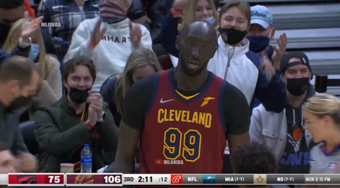 NBA: Trzy zbiórki w ataku z rzędu? Kibice Cavs kochają swojego olbrzyma