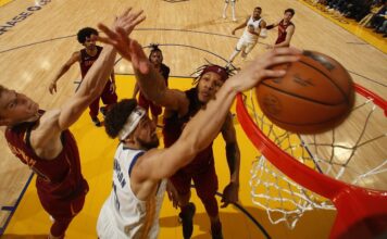 NBA: Popisowa akcja! Wsad Klaya Thompsona zrobił wrażenie!