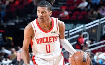 NBA: Ale go przyspawał! Widowiskowy blok Greena o tablicę