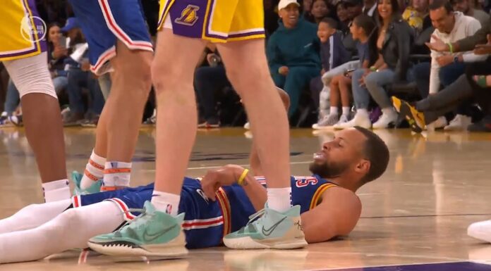 NBA: Jak on to trafił?! Stephen Curry upadając na boisko!