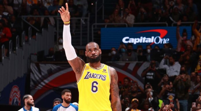 Wyniki NBA: LeBron James wyprzedził Karla Malone’a. Trwa seria Hornets