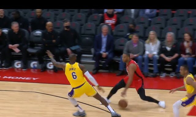 NBA: Ale zakręcił! LeBron nie wiedział, co się stało (video)