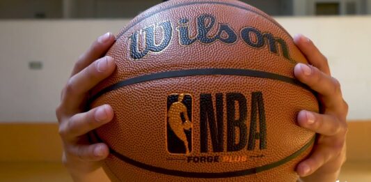 NBA: Kto wybiera piłkę meczową? Odpowiedź może zaskoczyć