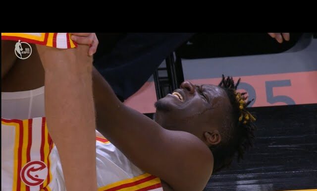 NBA: Capela kontuzjowany. Co wiemy o jego stanie zdrowia? (AKTUALIZACJA)