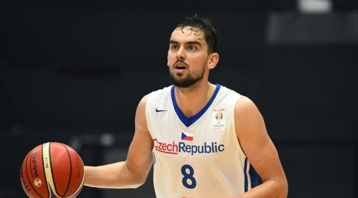 NBA: Tomas Satoransky wraca do Europy