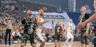 Drużyna Marcina Gortata i Wojsko Polskie zagrali dla Ukrainy