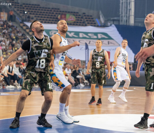 Drużyna Marcina Gortata i Wojsko Polskie zagrali dla Ukrainy