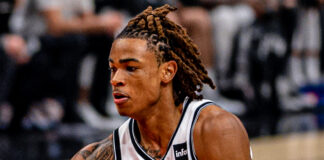 NBA: Rockets zainteresowani młodym środkowym Nets