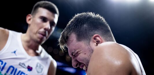 EuroBasket: Luka Doncić gra z kontuzją? Mavs na razie nie reagują