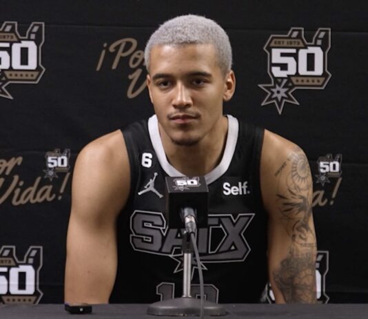 NBA: Sochan pracuje nad rzutem. Ma do tego specjalną maszynę