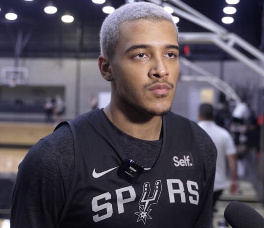 NBA: Mbappe oglądał Sochana w akcji. Po meczu dostał dwa prezenty