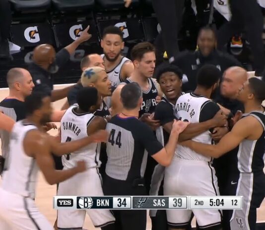 NBA: Sochan spiął się z Morrisem. Przepychanka w San Antonio. Trener Popovich zachwycony